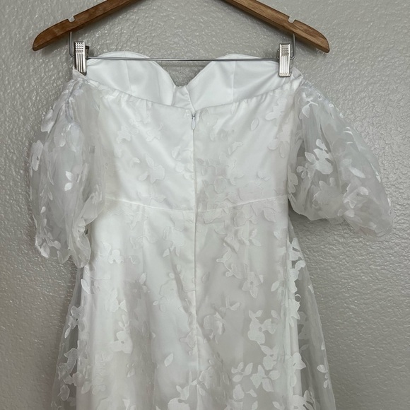 NWOT Romantic Dedication White Floral Off-the-Shoulder Maxi Dress - Picture 6 of 11